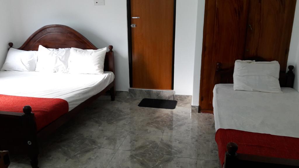 Yaarl Holiday Inn Jaffna Exterior photo